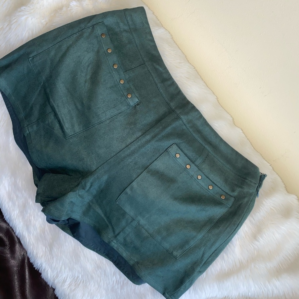 Moon River  Studded Faux Suede High Waisted festival Shorts Size L Hunter green - Picture 3 of 12
